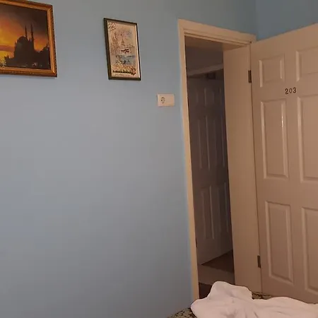 Tulip בית הארחה 2*